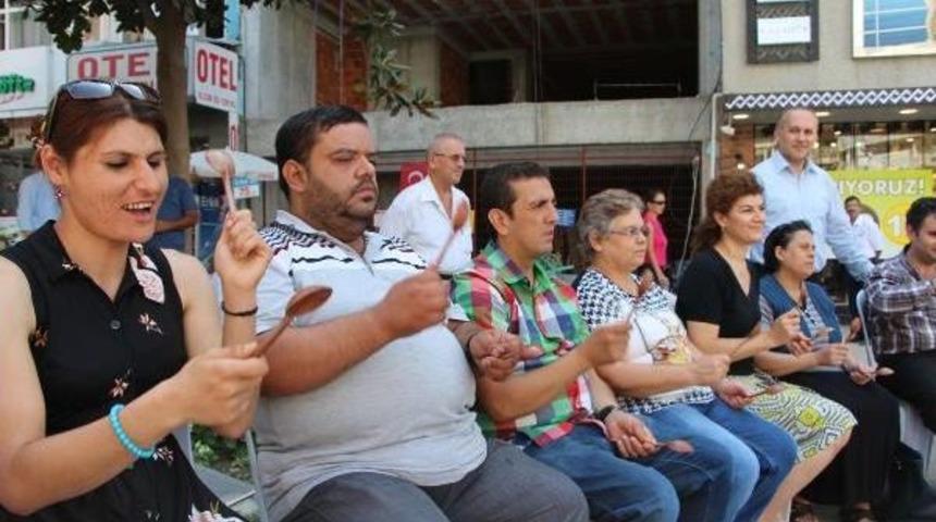 Ritimler Eşliğinde Terapi Oluyorlar