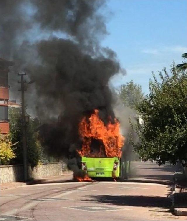 İzmit te Doğalgazlı Otobüs Alev Alev Yandı 1