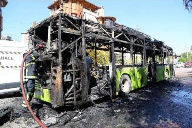 İzmit te Doğalgazlı Otobüs Alev Alev Yandı 2