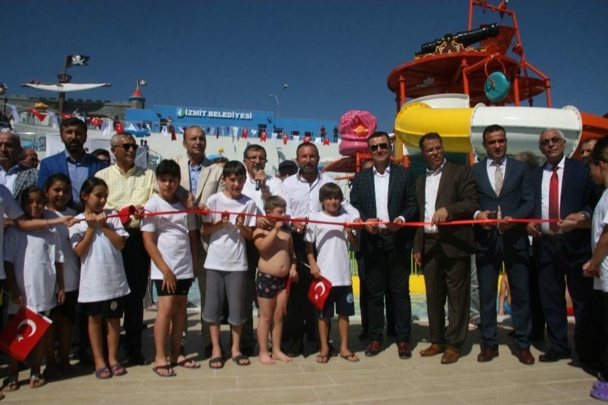 Kocaeli&rsquo;nin İlk Aquaparkı A&ccedil;ıldı