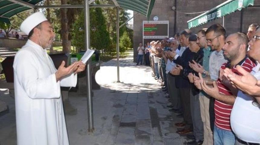 Kayseri&rsquo;De, &Ouml;ld&uuml;r&uuml;len Arakanlı M&uuml;sl&uuml;manlar I&ccedil;in Gıyabi Cenaze Namazı