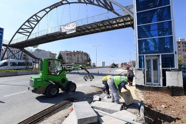 Büyükşehir’den Kaldırımlara Bakım Ve Onarım