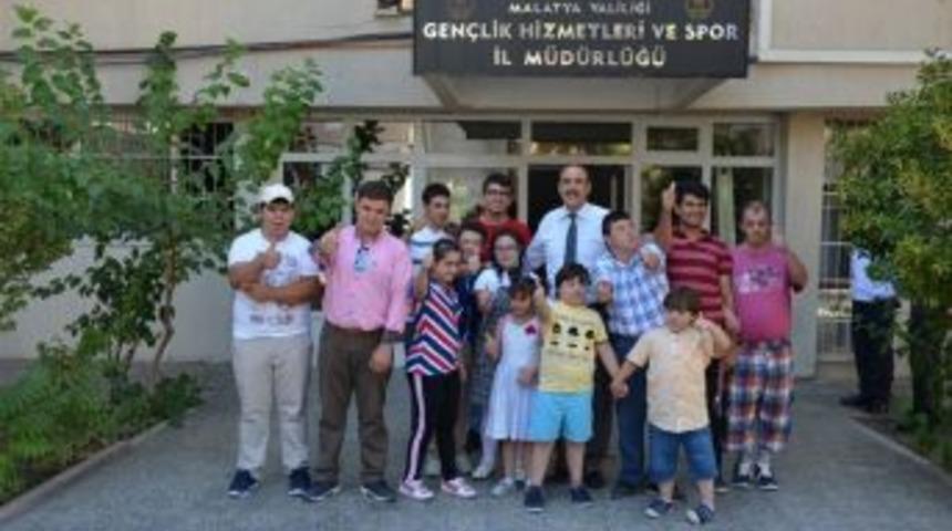 Sessiz Adımlar Spor Kul&uuml;b&uuml;&rsquo;nden Fındıklı&rsquo;ya Tesis Teşekk&uuml;r&uuml;