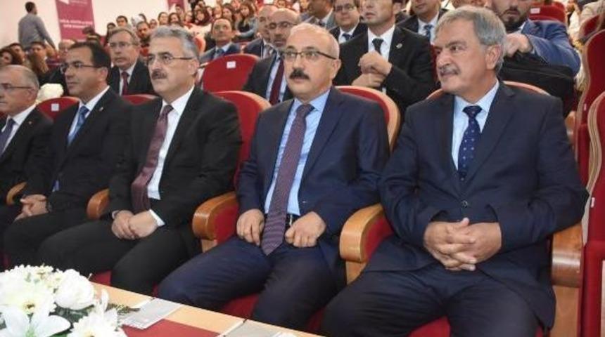 Kalkınma Bakanı Elvan'dan Rekt&ouml;rlere &Ouml;neri