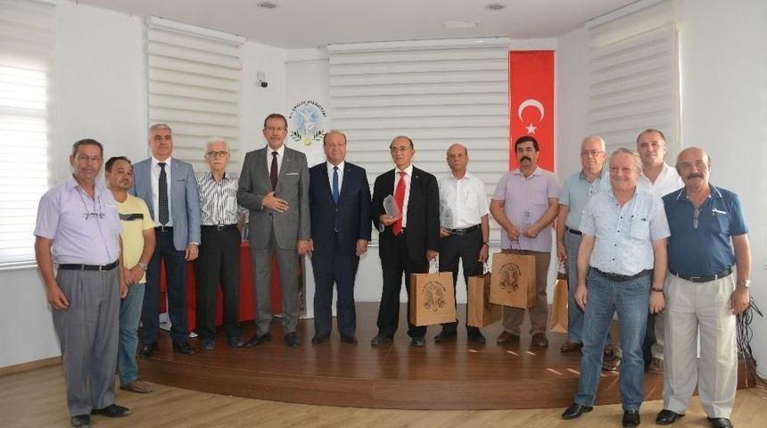 &rsquo;efeler Ve Efelik&rsquo; Konulu Şiir Yarışmasında Dereceye Girenler &Ouml;d&uuml;llendirildi