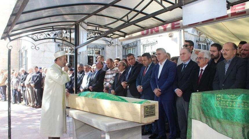 Eski &Uuml;nye N&uuml;fus M&uuml;d&uuml;r&uuml; Toprağa Verildi