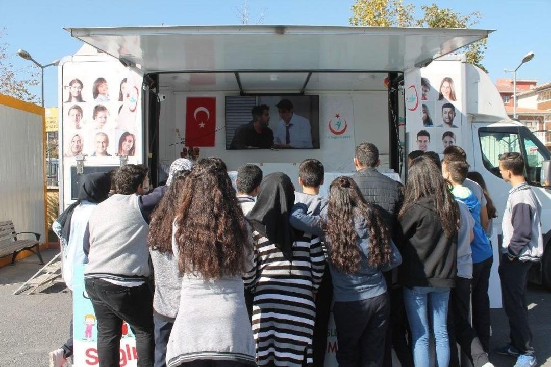 Narkotik Eğitim Tır&rsquo;ı Zeytinburnu&rsquo;nda