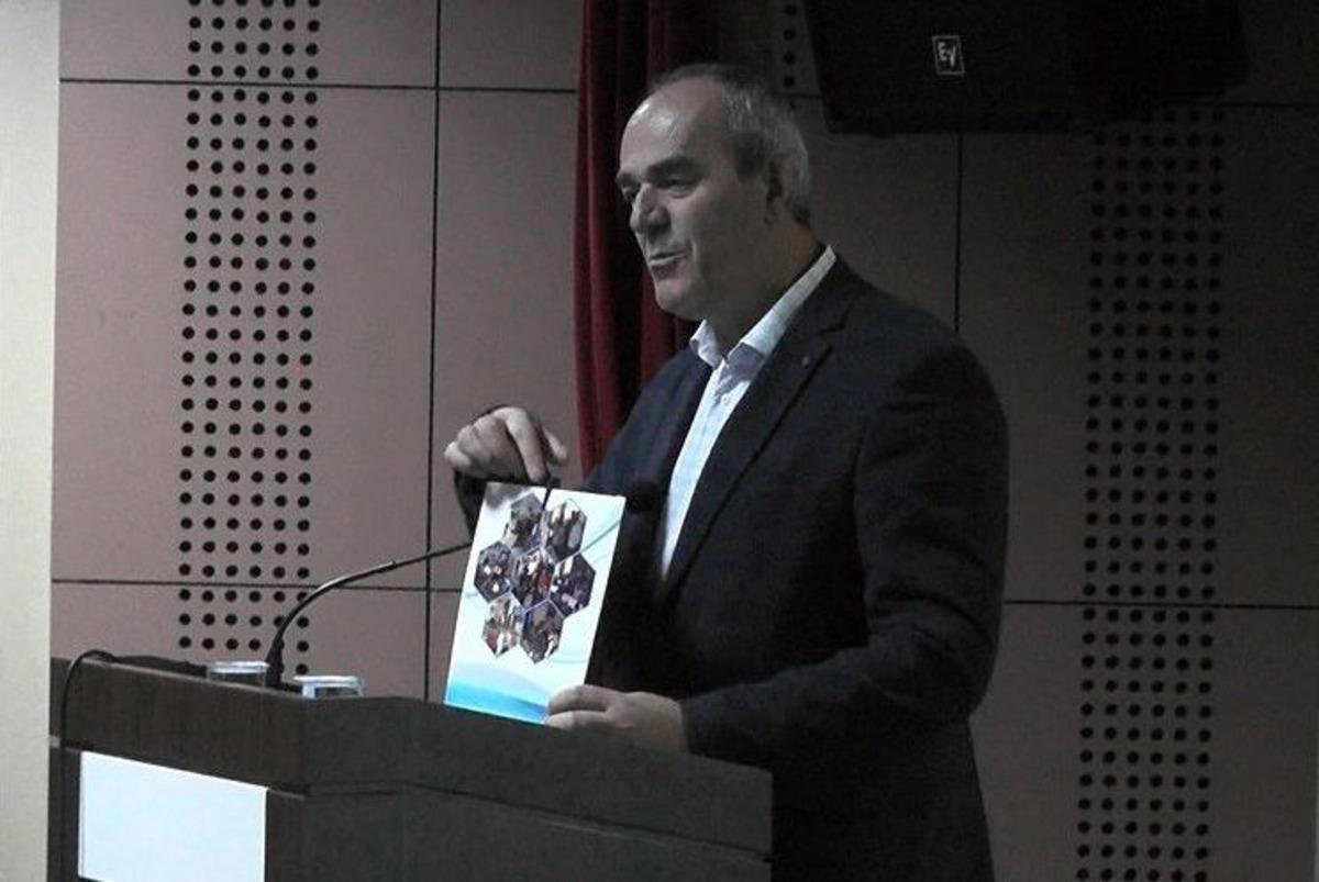 Fet&ouml;&rsquo;den Tutuklanan Komutanın Fotoğrafına Muhtardan Tepki