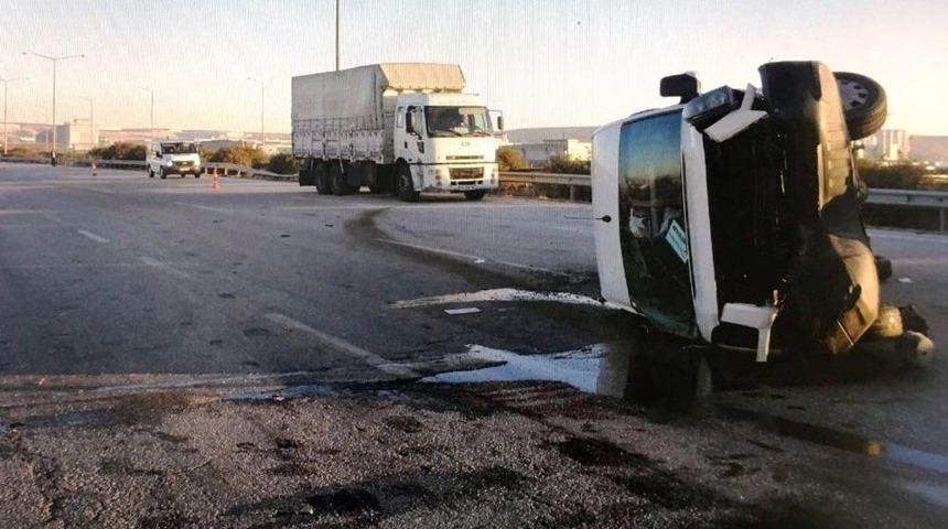 Mevsimlik İş&ccedil;ilere Ait Minib&uuml;s Devrildi: 11 Yaralı