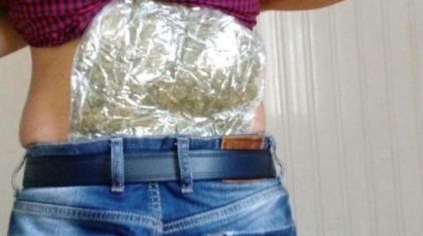 Otob&uuml;s Yolcusu V&uuml;cuduna Sarılı Esrarla Yakalandı