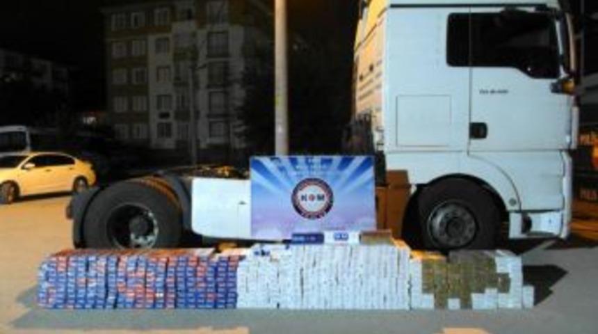Tır'da 5 Bin 430 Paket Ka&ccedil;ak Sigara Ele Ge&ccedil;irildi
