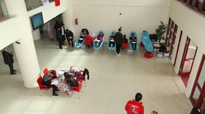 Bayburt &Uuml;niversitesinden Kan Bağışına Destek