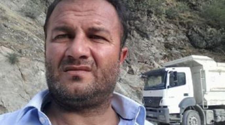 Y&uuml;ksekova'da G&uuml;venlik Yolunda Kamyon Devrildi: 1 &Ouml;l&uuml;