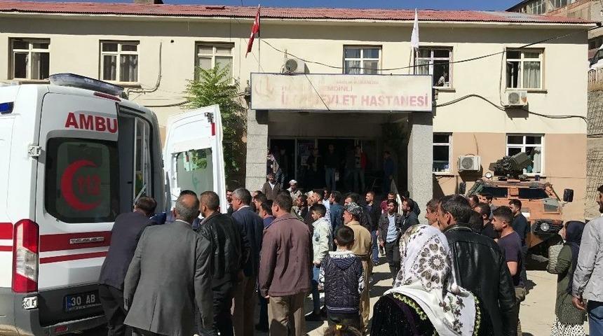 G&ouml;revden D&ouml;nen G&uuml;venlik Korucuları Kaza Yaptı: 3 Yaralı