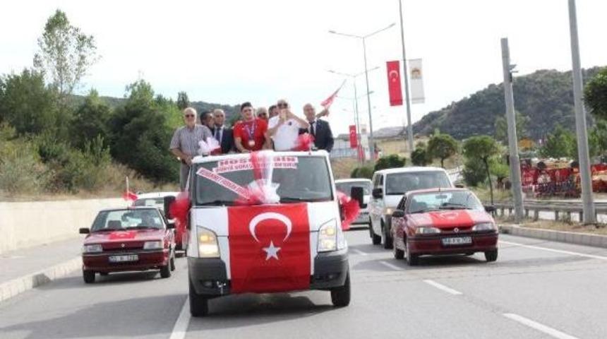 Şampiyona Memleketinde Coşkulu Karşılama