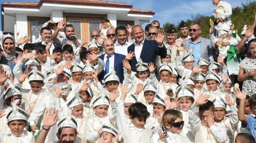 D&uuml;zce Belediyesi 120 &Ccedil;ocuğu S&uuml;nnet Ettirdi