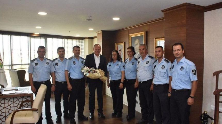 Her Zaman Halkın İ&ccedil;indeler