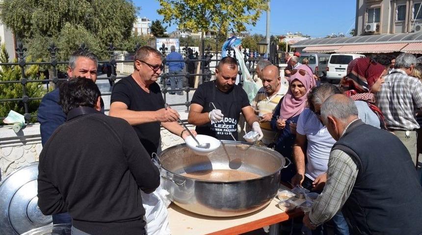 Didim Ak Parti&rsquo;den Halka Aşure Etkinliği