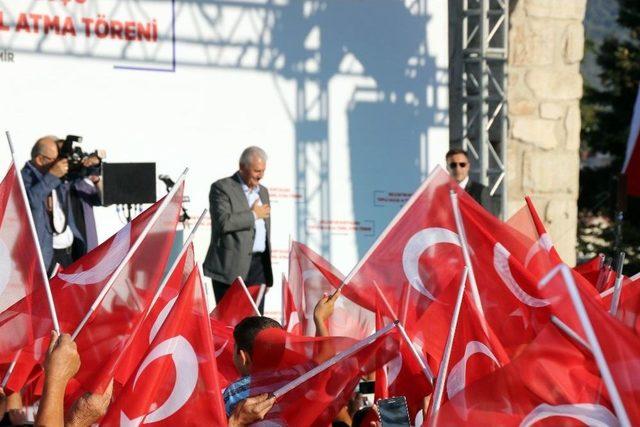 Başbakan Yıldırım, İzmir’de Toplu Açılış Ve Temel Atma Törenine Katıldı