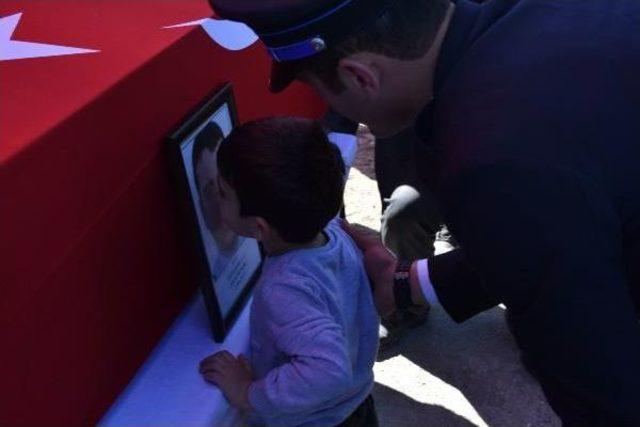 Kız Kaçırma Olayında Şehit Olan Polis Memuru, Aksaray'da Toprağa Verildi