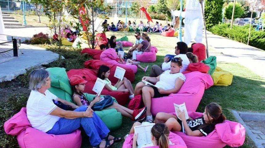 D&uuml;nya Okuma Ve Yazma G&uuml;n&uuml; Okuma Saati Etkinliği İle Kutlandı