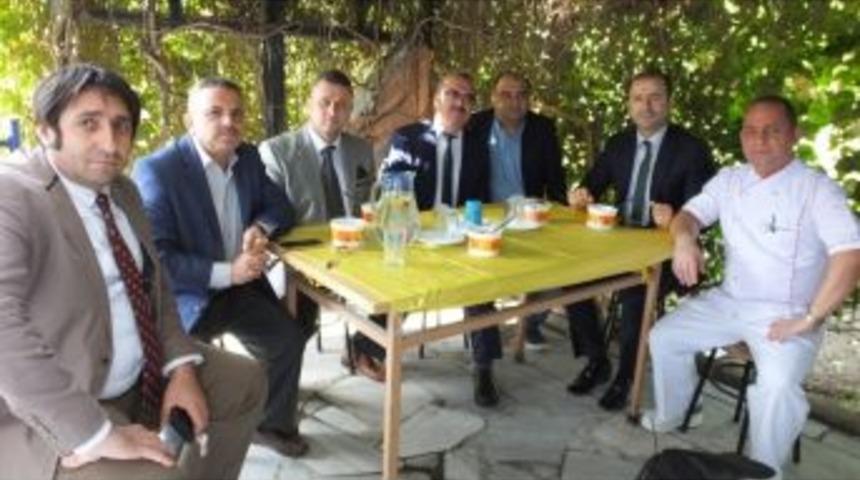 Burhaniye&rsquo;de Aşure Hayrı Daire M&uuml;d&uuml;rlerini Bir Araya Getirdi.