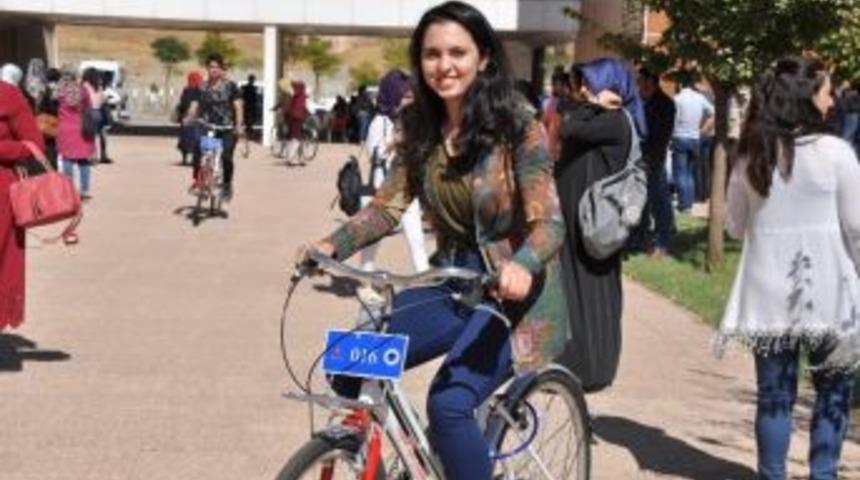Üniversite Öğrencileri Bisikletle Ücretsiz Gezebilecek