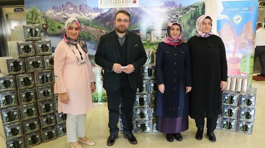 Onların İşi &Ccedil;ayın Tadına Bakmak