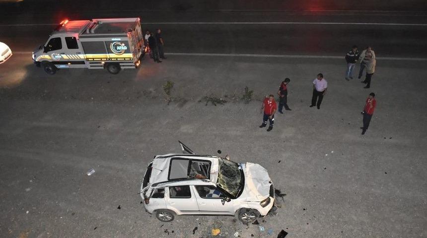 Otomobil 20 Metrelik Duvardan D&uuml;şt&uuml;: 1 &Ouml;l&uuml;