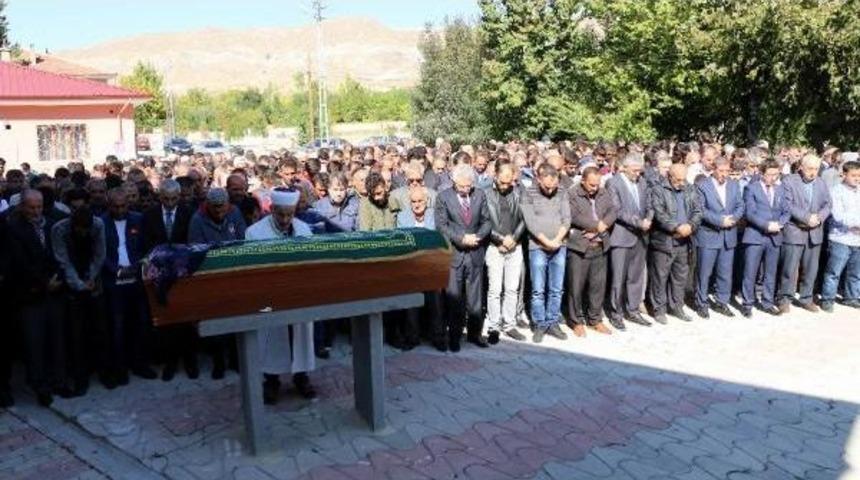 Fransa&rsquo;Daki Yangının Son Kurbanı Erzincan&rsquo;Da Toprağa Verildi