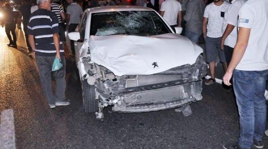 Otomobilin &Ccedil;arptığı Motosikletin S&uuml;r&uuml;c&uuml;s&uuml; Ağır Yaralandı