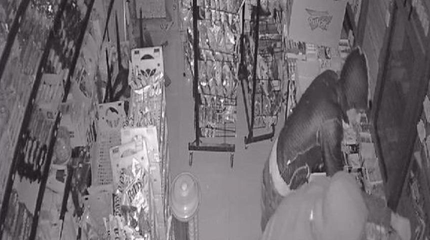 Hırsızlar &Ouml;nce Kameraya Sonra Polise Yakaladı