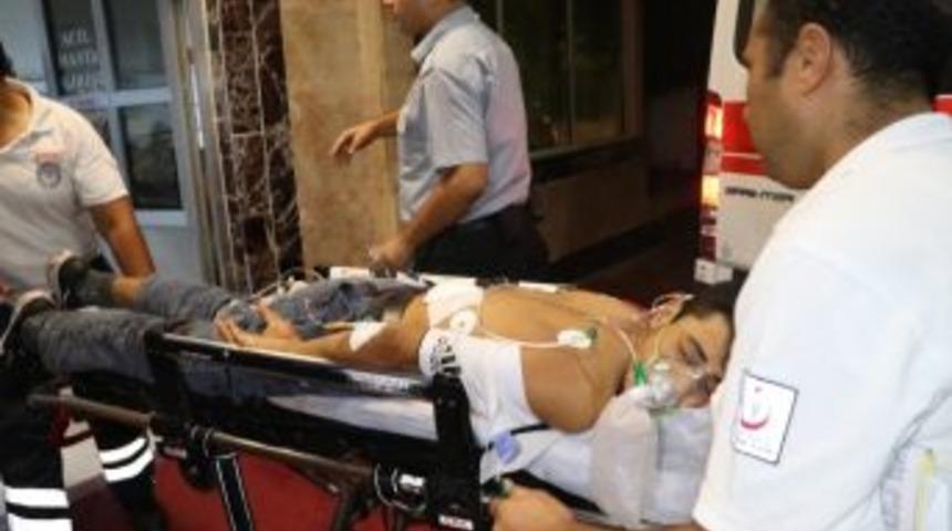 Evinin &Ouml;n&uuml;nde Tabancayla Vurulan Gen&ccedil; Ağır Yaralandı