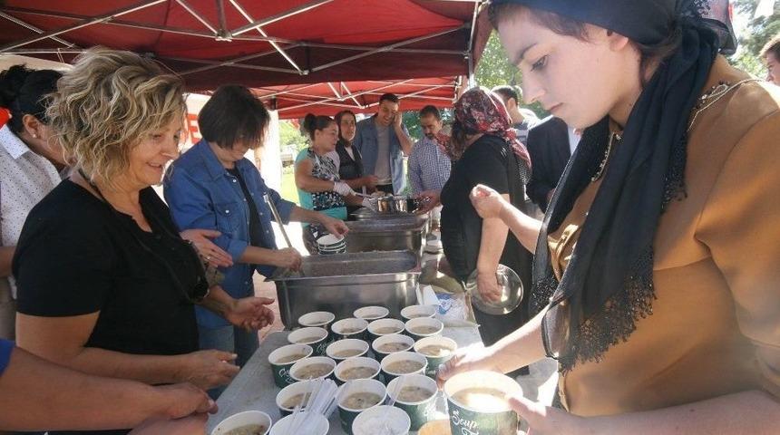 D&ouml;şemealtı Belediyesi 5 Bin Kişiye Aşure İkram Etti