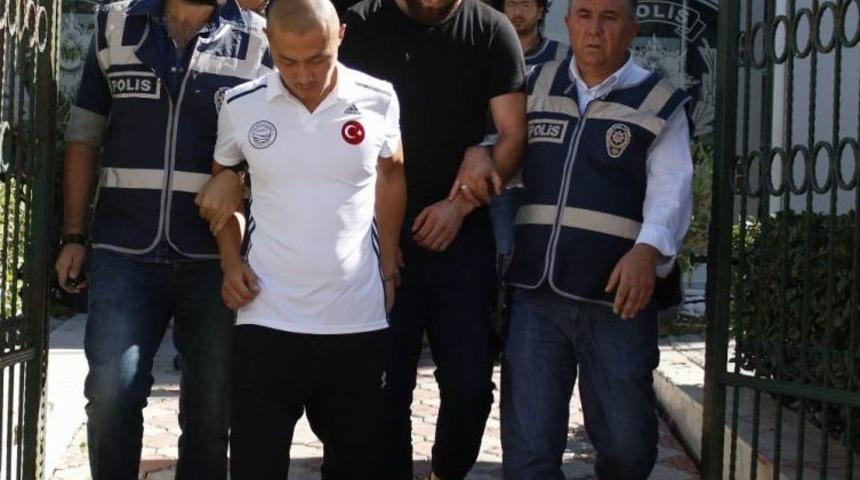 Darp Ettikleri Kuryenin &Uuml;zerindeki Parayı 1 Dolara Varıncaya Kadar Aldılar