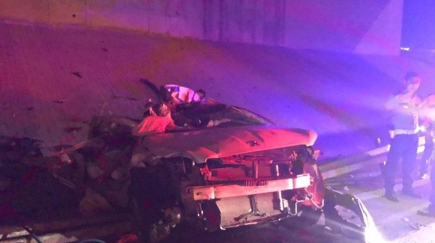 Kontrolden &Ccedil;ıkan Otomobil Alt Yola U&ccedil;tu: 2 &Ouml;l&uuml;, 1 Yaralı