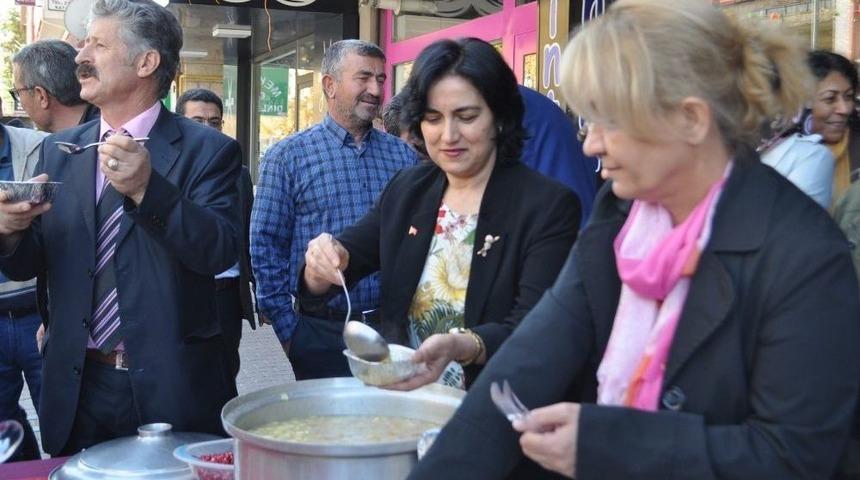 Mhp Kadın Kolları Başkanlığı Aşure İkram Etti