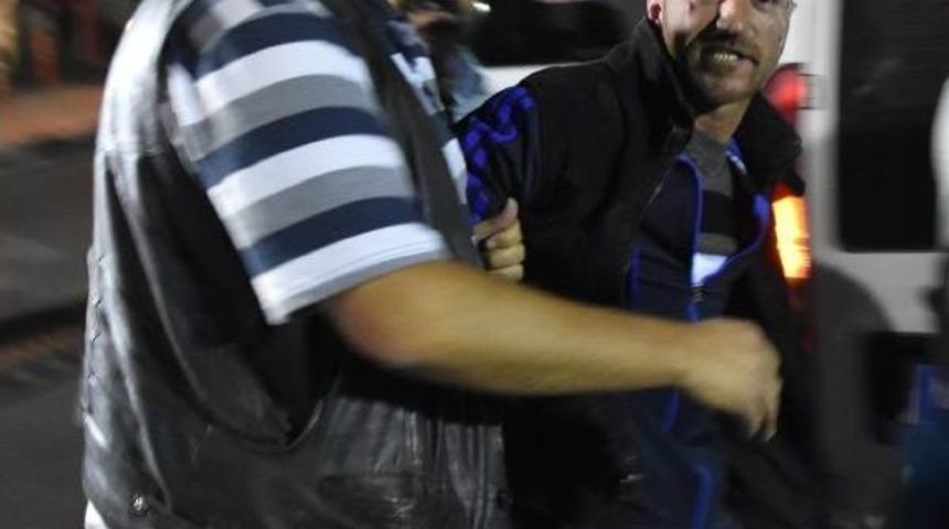 Motosikletle Ateş A&ccedil;ıp, 4 Kişiyi Yaralayan 2 Ş&uuml;pheli Tutuklandı