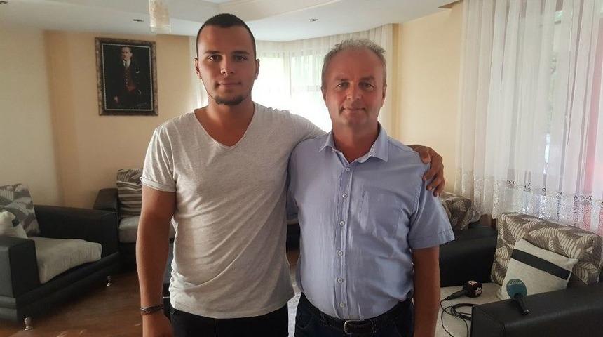 Baba İle Oğulun Sıfır Aracına Üniversite İddiası