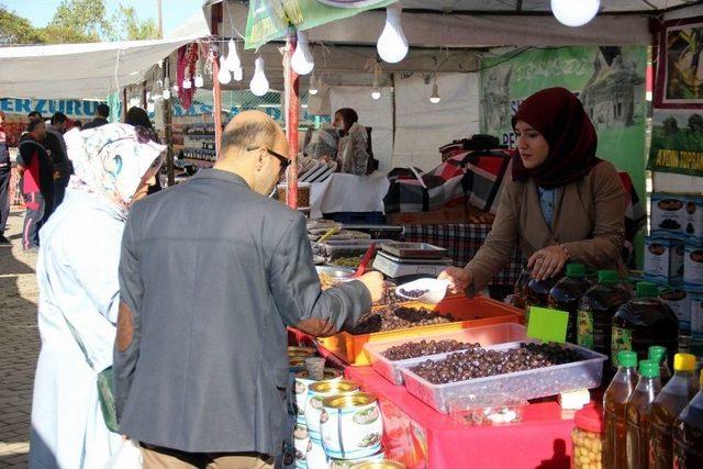 Üniversite Öğrencilerinden Organik Pazar