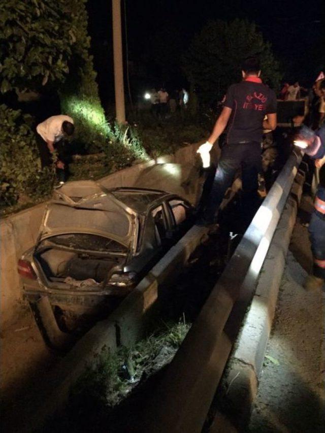 Otomobil Kanala D&uuml;şt&uuml;: 1 &Ouml;l&uuml;, 2 Yaralı 1