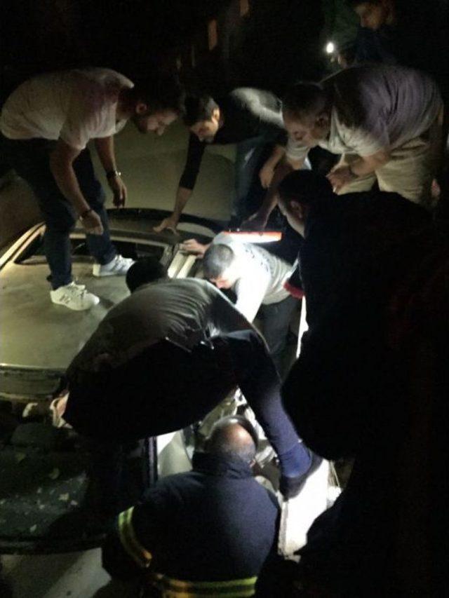 Otomobil Kanala D&uuml;şt&uuml;: 1 &Ouml;l&uuml;, 2 Yaralı 2