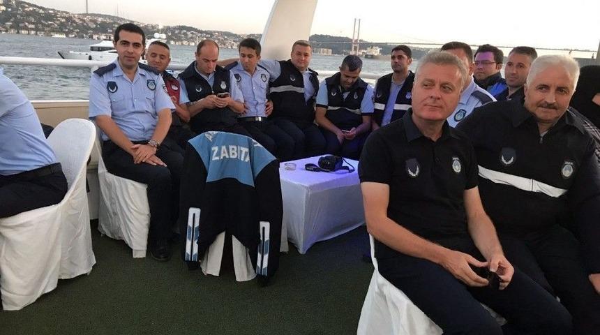 Kutlama Yapan Zabıtalara Seyyar Satıcı Şoku