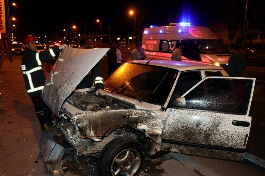 Otomobiller &Ccedil;arpıştı: 4 Yaralı