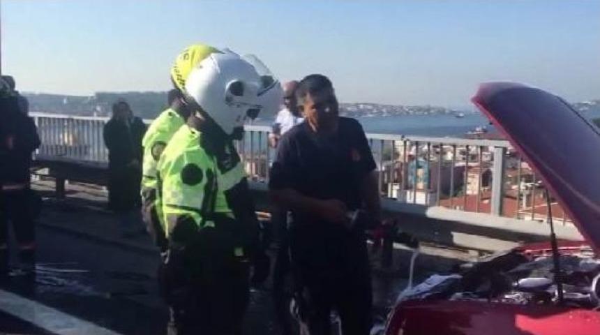 15 Temmuz Şehitler K&ouml;pr&uuml;s&uuml;'nde Ara&ccedil; Yangını