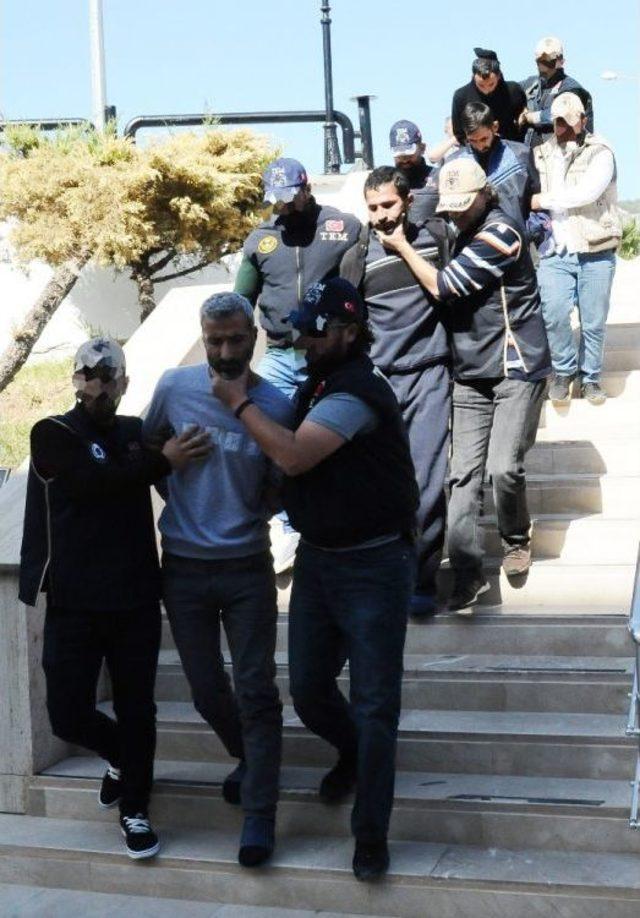 Ter&ouml;ristlerin &Uuml;zerinden &Ccedil;ıkanlar Şoke Etti 1