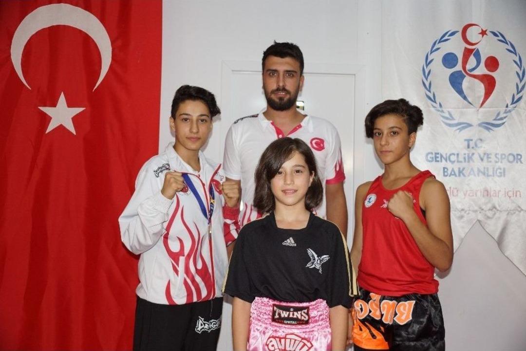 Ailesinden Ayrı Ama D&uuml;nya İkincisi Oldu