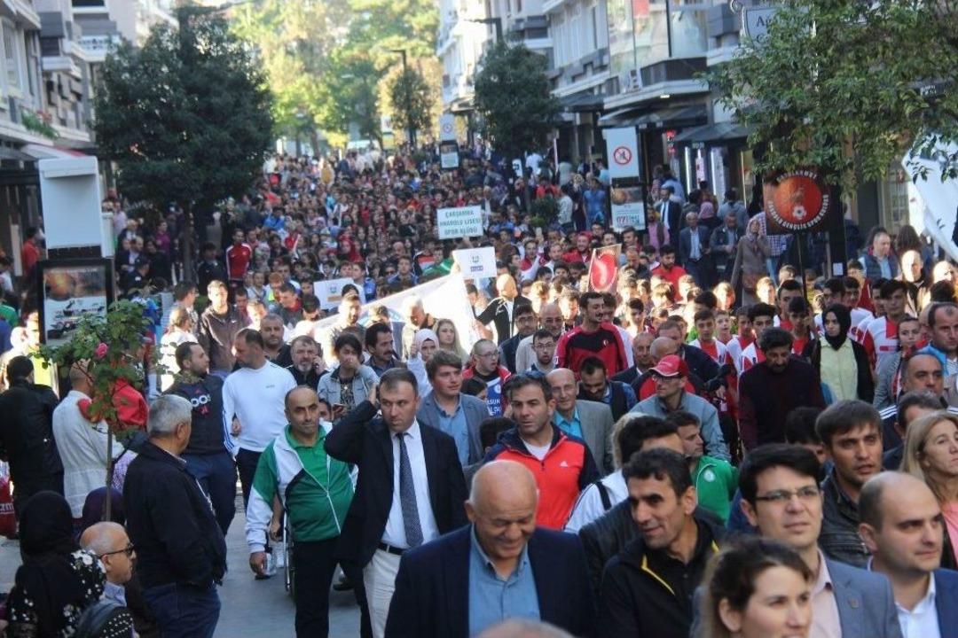 Sporcular, Amat&ouml;r Spor Haftası İ&ccedil;in Y&uuml;r&uuml;d&uuml;
