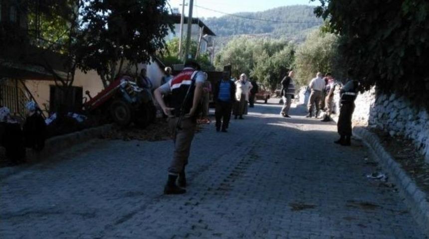 Yaşlı Adam Trakt&ouml;r&uuml;n &Uuml;zerinde Can Verdi