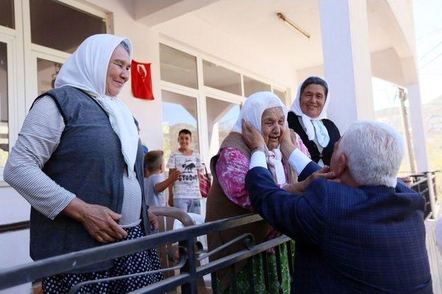 Bir Asır Sonra Gelen Suyu Davul Zurna İle Karşıladılar